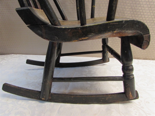 ANTIQUE CHILDS BOSTON ROCKER