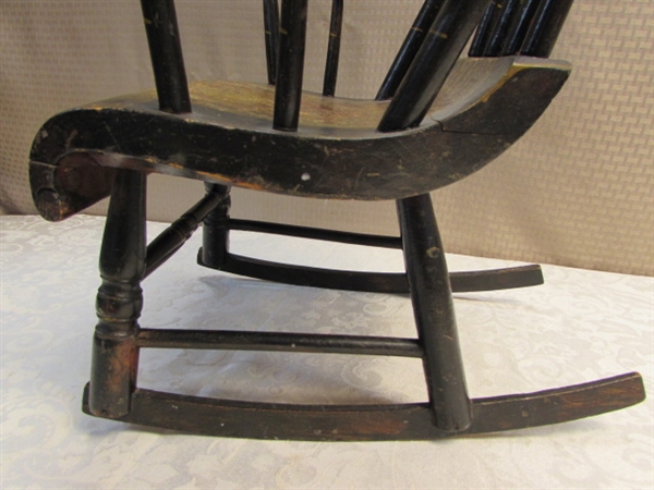 ANTIQUE CHILDS BOSTON ROCKER