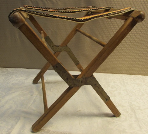 SMALL VINTAGE LUGGAGE RACK