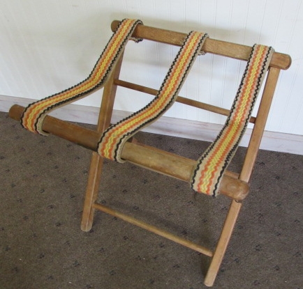 SMALL VINTAGE LUGGAGE RACK