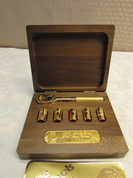 FOR THE MAN WHO HAS EVERYTHING 24K GOLD PLATED MAC TOOLS RATCHET AND SOCKET SET