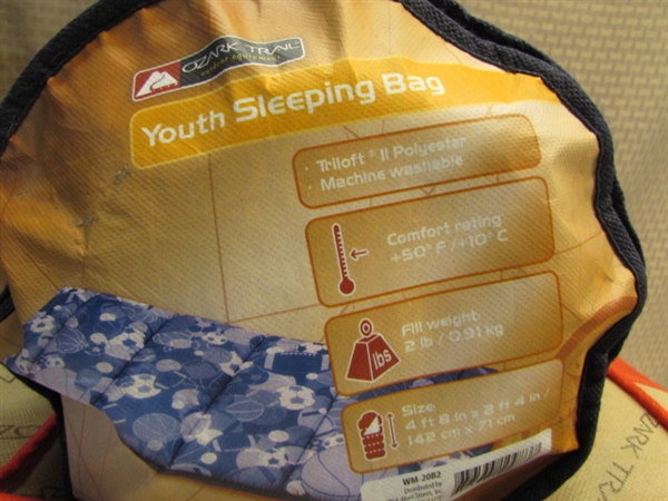 READY FOR YOUR NEXT CAMPING TRIP: 4 SLEEPING BAGS AND LUNCH BOX