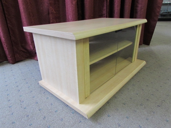 BLONDE WOOD & GLASS TV STAND