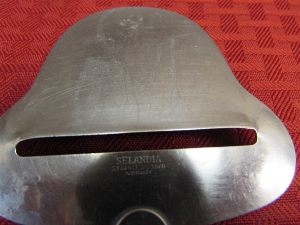 7 PIECE ZYLCO FREEZE KNIVES AND VINTAGE CHEESE SLICER