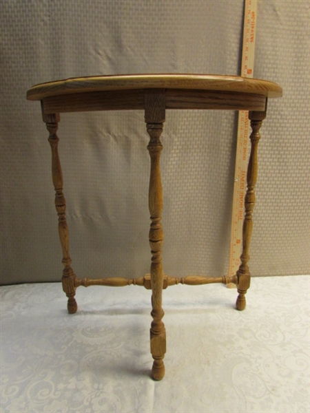 NICE LITTLE HALF ROUND OAK ENTRY TABLE