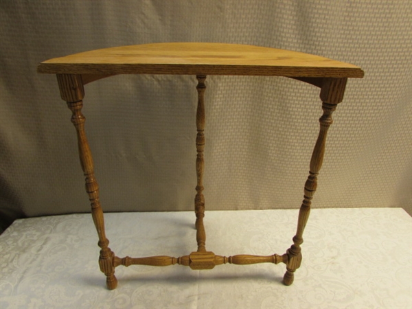 NICE LITTLE HALF ROUND OAK ENTRY TABLE