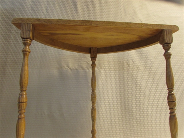 NICE LITTLE HALF ROUND OAK ENTRY TABLE