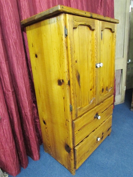 BEAUTIFUL KNOTTY PINE CHEST OF DRAWERS