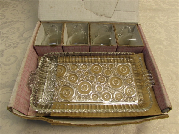 VINTAGE 1950'S BUBBLE PATTERN GLASS SNACK SET