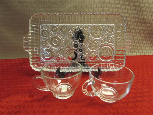 VINTAGE 1950'S BUBBLE PATTERN GLASS SNACK SET