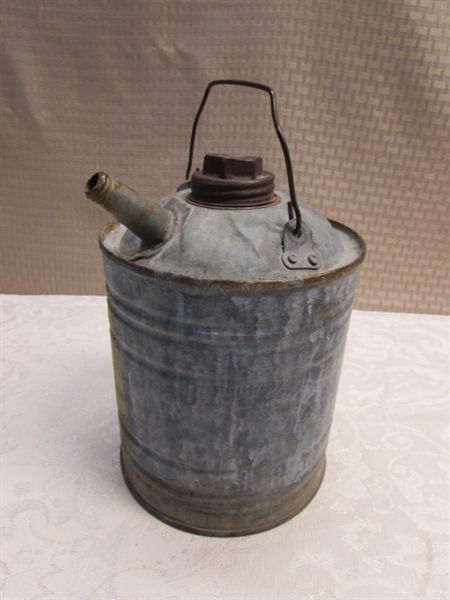 VINTAGE 1 GALLON GAS CAN