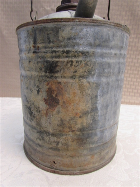 VINTAGE 1 GALLON GAS CAN