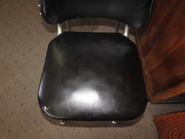 A PAIR OF BLACK & CHROME DINING CHAIRS