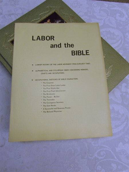 VINTAGE 1964/1971 AUTHORIZED OR KING JAMES VERSION FAMILY BIBLE