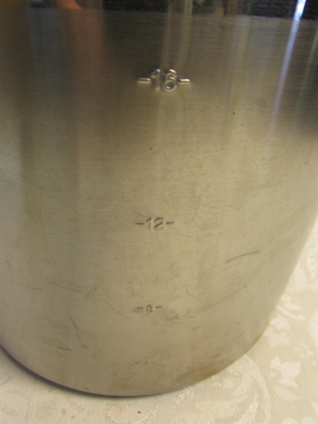 16 QUART STAINLESS STEEL STOCK POT WITH GLASS LID