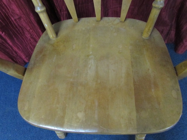 EARLY AMERICAN WOOD CHAIR WITH ARMS