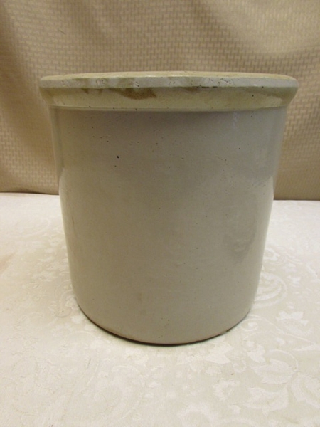 4 GALLON STONEWARE CROCK WITH LID