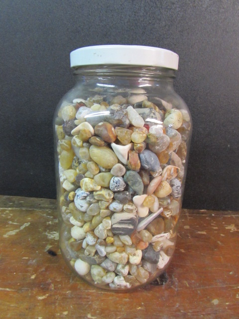 Lot Detail - GALLON GLASS JAR FULL OF AGATES & OTHER STONES