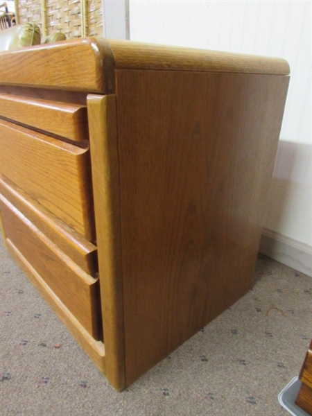 SOLID OAK NIGHT STAND WITH 2 DRAWERS