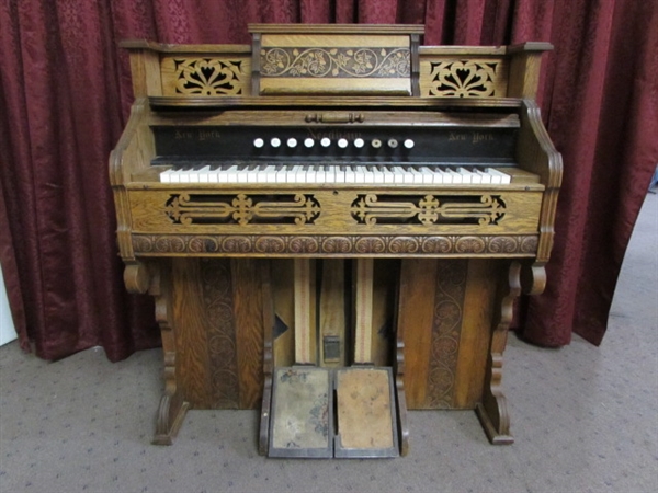 ANTIQUE OAK HARMONIUM