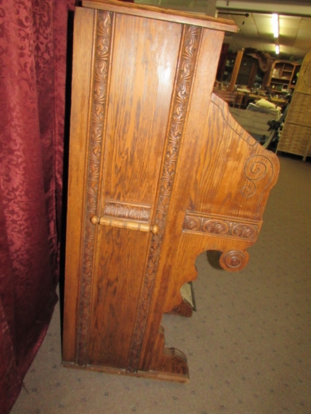 ANTIQUE OAK HARMONIUM