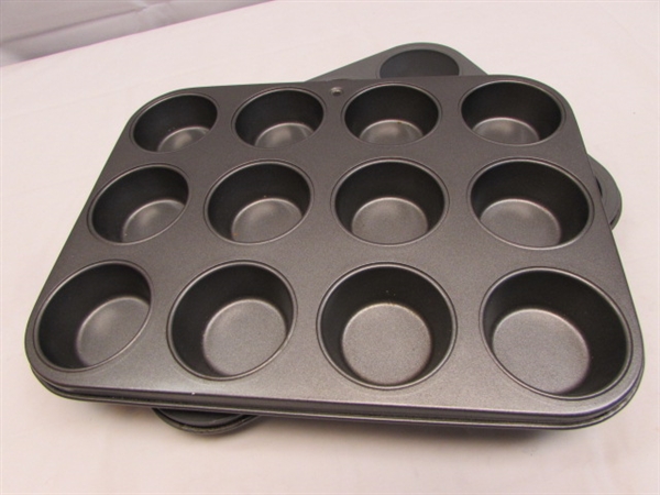 MUFFIN TINS