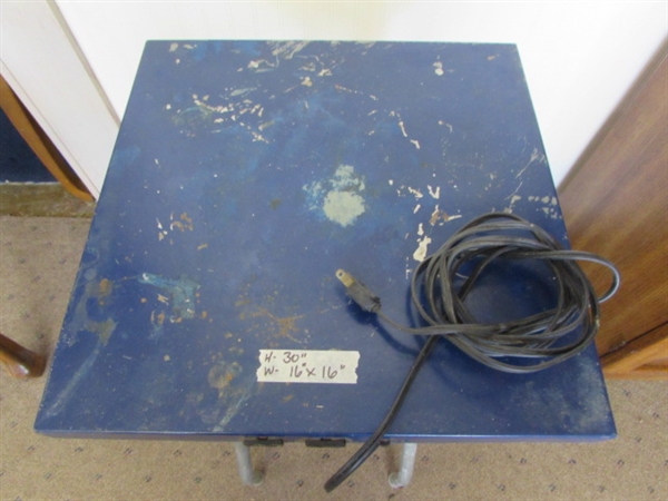 SMALL METAL WORKBENCH WITH OUTLET