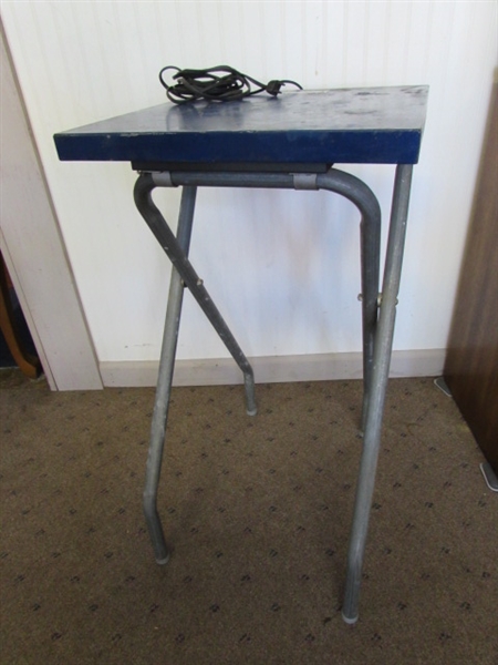 SMALL METAL WORKBENCH WITH OUTLET