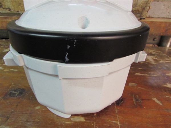 2.5 QUART NORDIC WARE MICROWAVE PRESSURE COOKER