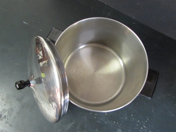 FARBERWARE STAINLESS STEEL 8 QUART STOCK POT WITH LID.