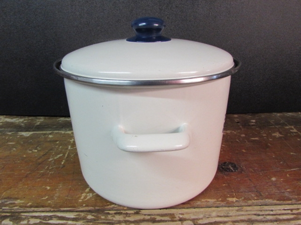 8 QT. ENAMELED STOCK POT WITH LID