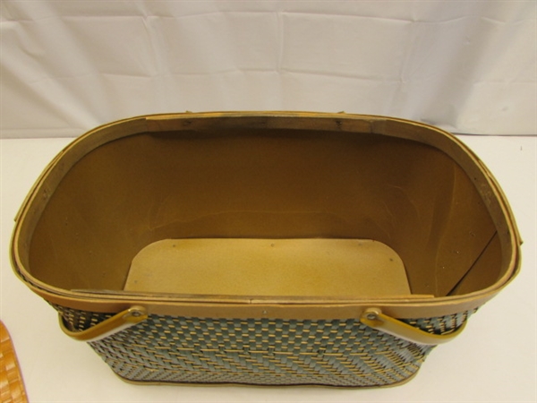 TIME TO GET OUTDOORS WITH THIS VINTAGE PICNIC BASKET