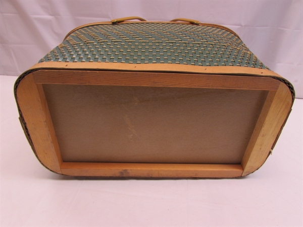 TIME TO GET OUTDOORS WITH THIS VINTAGE PICNIC BASKET