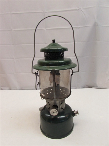 VINTAGE TWO BURNER COLEMAN LAMP!