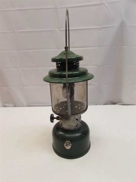 VINTAGE TWO BURNER COLEMAN LAMP!