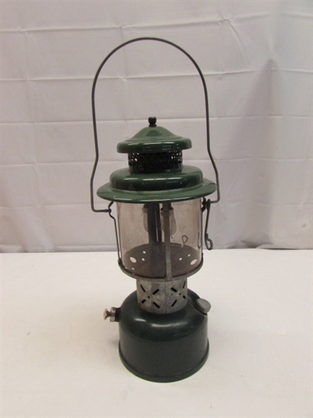 VINTAGE TWO BURNER COLEMAN LAMP!