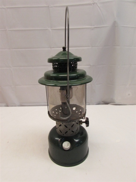 VINTAGE TWO BURNER COLEMAN LAMP!