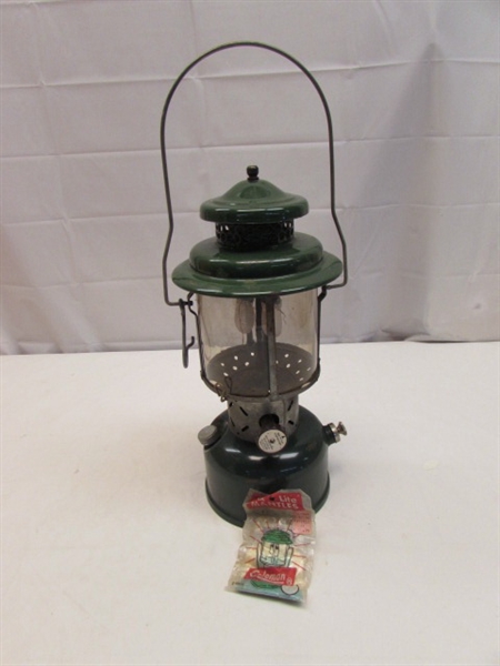 VINTAGE TWO BURNER COLEMAN LAMP!