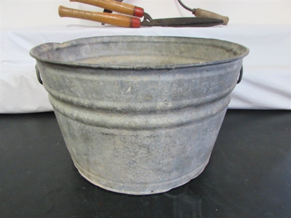 THE YARD WORKERS BUCKET