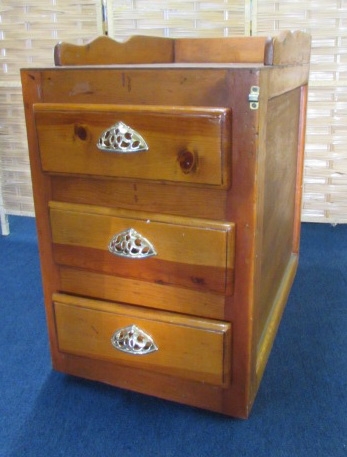 VINTAGE WOOD CHANGING TABLE