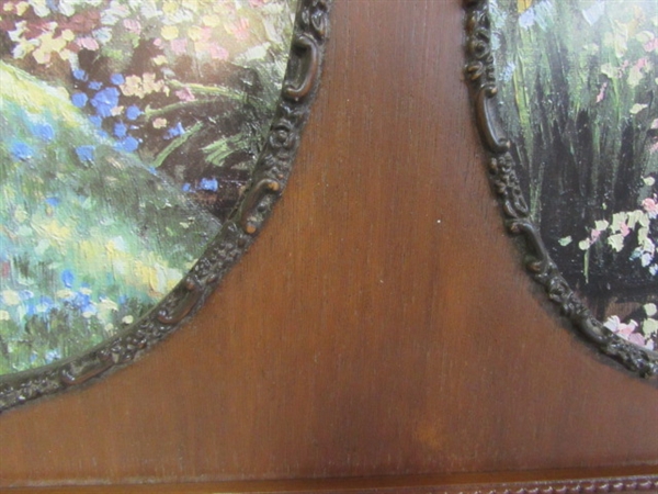 BEAUTIFUL PICTURE FRAME W/FLORAL PRINTS