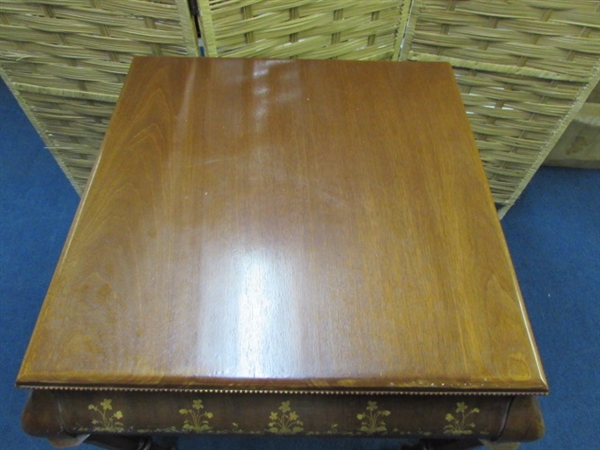 GORGEOUS ANTIQUE FOYER TABLE