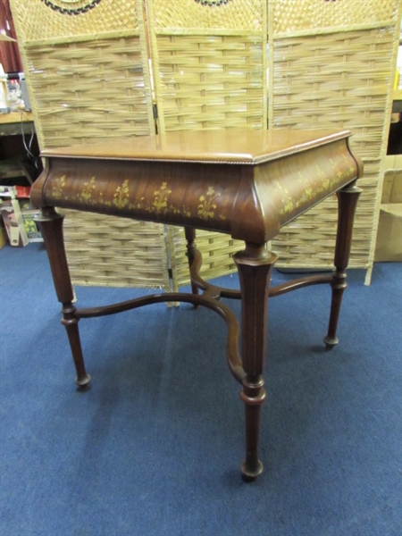 GORGEOUS ANTIQUE FOYER TABLE