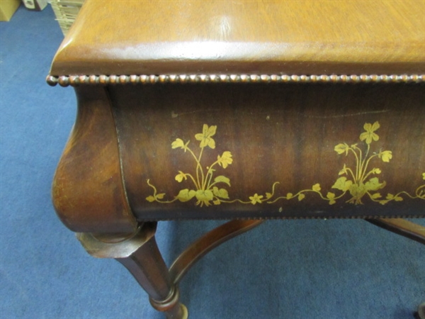 GORGEOUS ANTIQUE FOYER TABLE