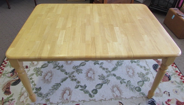 SOLID HARDWOOD DINING TABLE W/ATTACHED LEAF