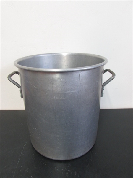 40 QT ALUMINUM POT.