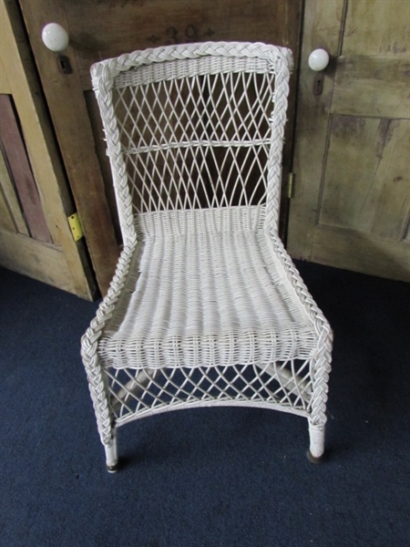 WICKER CHAIR