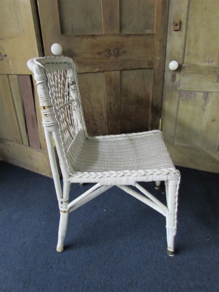 WICKER CHAIR