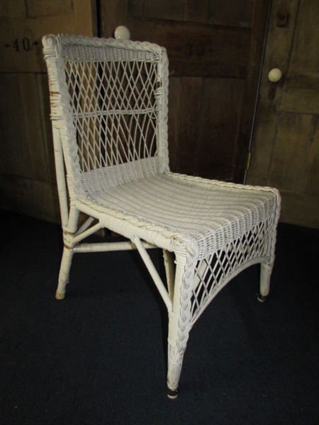 WICKER CHAIR