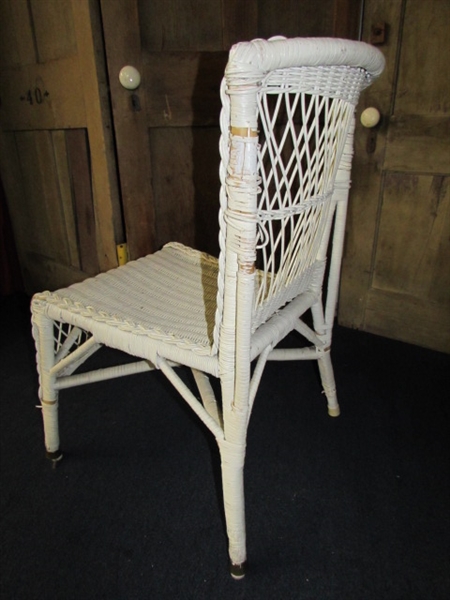 WICKER CHAIR